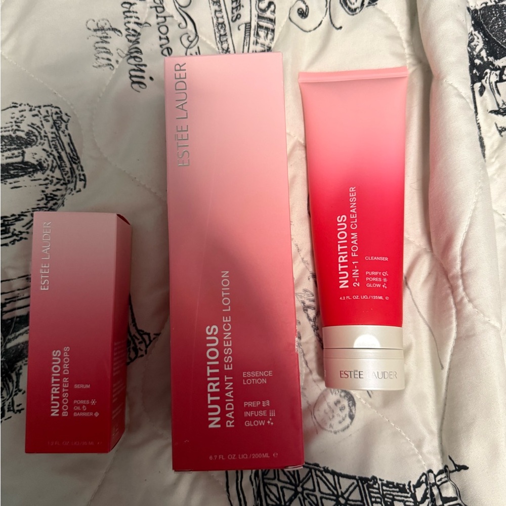 Estee Lauder Nutritious Radiant Essence Lotion and Cleanser Set - Pink